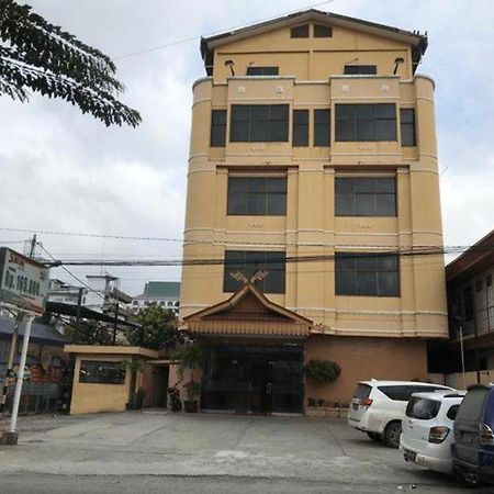 Sabrina Hotel Sisingamangaraja Pekanbaru Exterior photo
